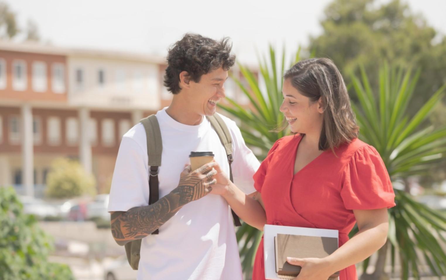 Sesión práctica de educación financiera con casos reales